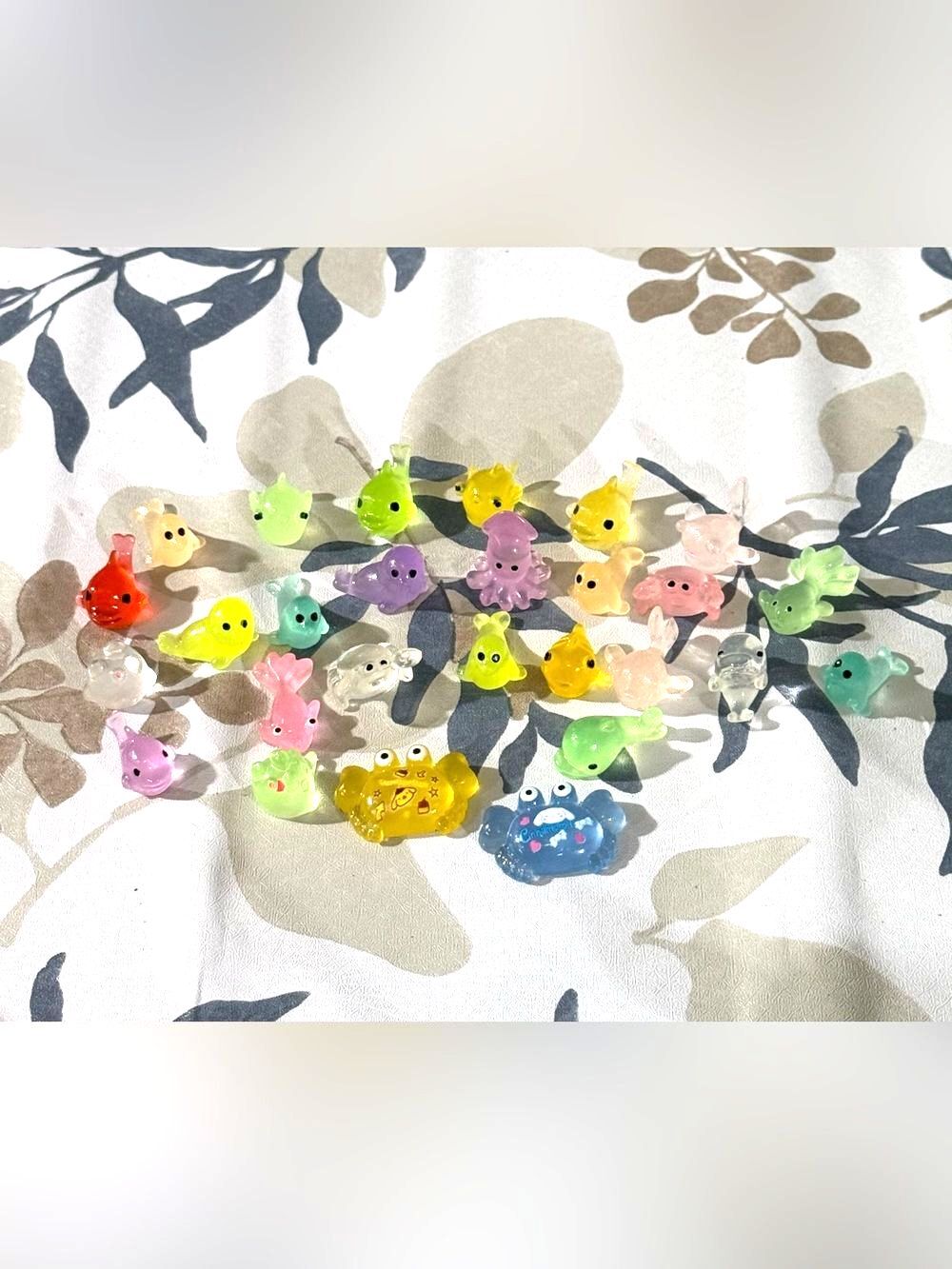 27 Glow-in-the dark Mini Sea Creatures Figurines - Pastel Mixed Colors